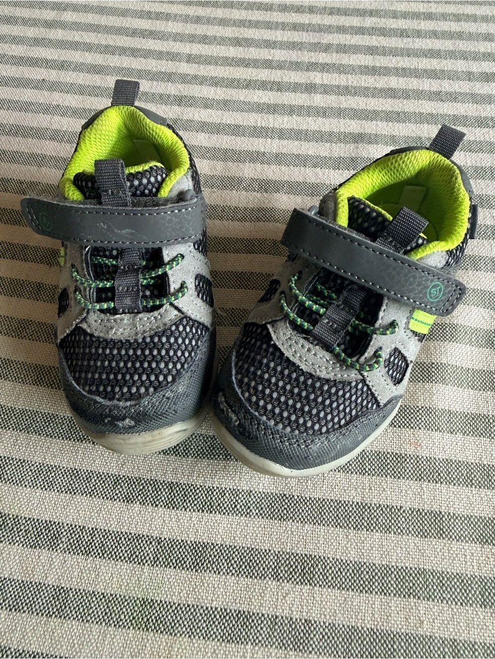 stride Rite Kids Grey and Lime Athletic Sneakers Size 6